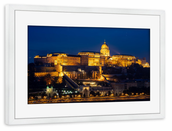 Poster mit Rahmen weiß "Der Burgpalast bei Nacht" artboxONE - Architektur,Städte / Budapest