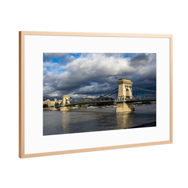 Poster mit Rahmen Kupfer "Die Donaubrücke in Budapest" artboxONE - Reise,Architektur,Städte / Budapest