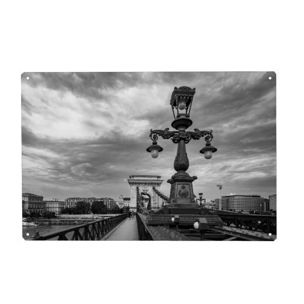Holzbild "Die Laternen der Kettenbrücke" artboxONE - Schwarzweiß,Architektur,Städte / Budapest - Budapest,Kettenbrücke,Ungarn,Laterne,Buda,Pest,Brücke