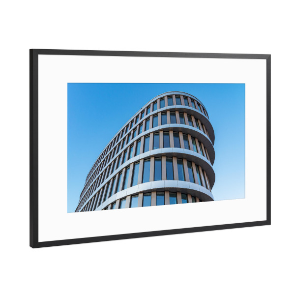 Poster mit Rahmen Schwarz (Metallic) "Modernes Gebäude in Rostock" artboxONE - Reise,Architektur,Städte / Weitere