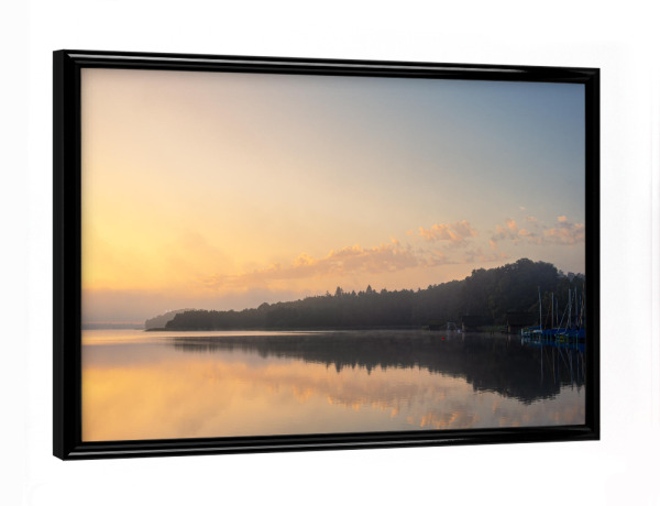 Poster mit schwarzem Rahmen "Sonnenaufgang, Wolken, Spiegelung" artboxONE - Natur,Reise