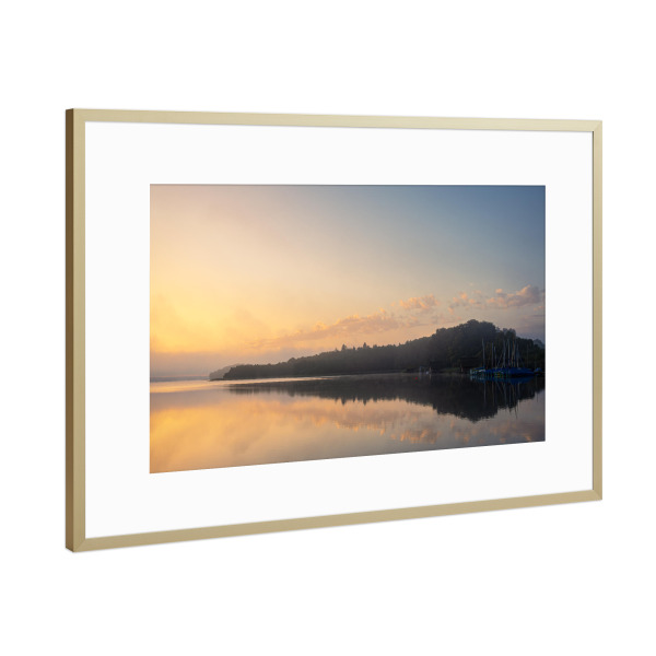 Poster mit Rahmen Gold "Sonnenaufgang, Wolken, Spiegelung" artboxONE - Natur,Reise