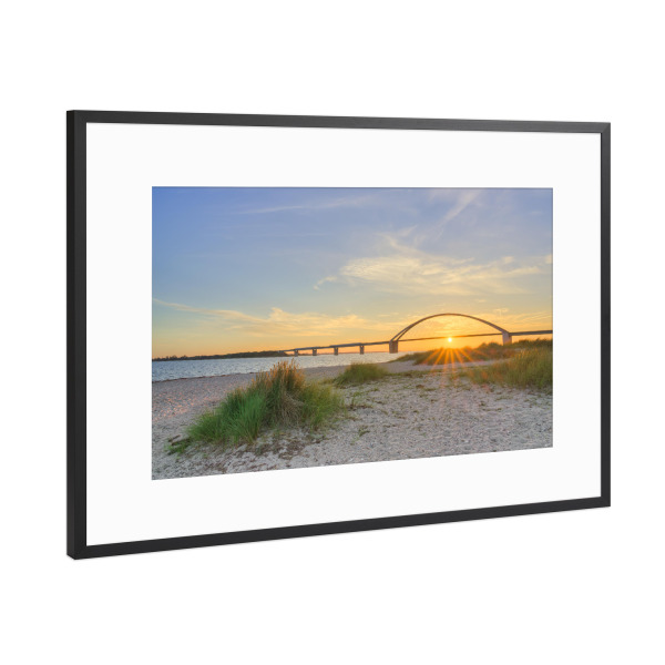 Poster mit Rahmen Schwarz (Metallic) "Abends am Fehmarnsund Strand" artboxONE - Reise,Architektur,Reise / Strand und Meer