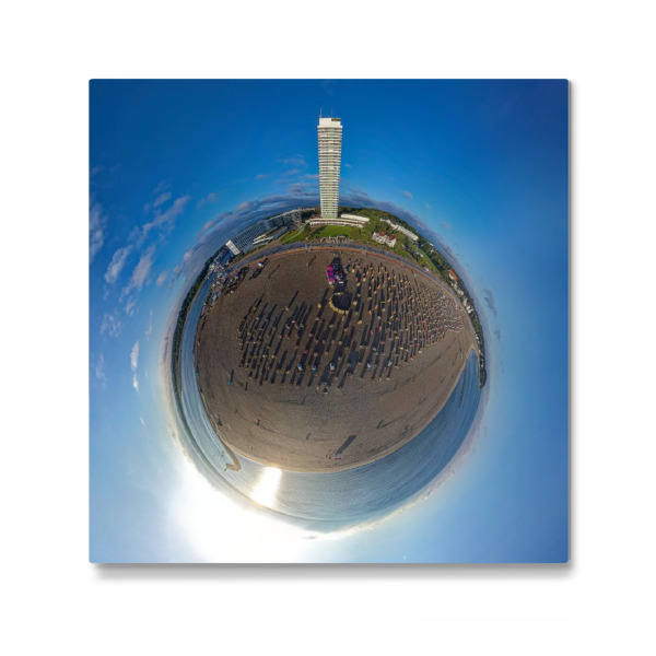 Galerie-Print "Travemünde Maritim-Hotel, H30m" 30x30 cm artboxONE