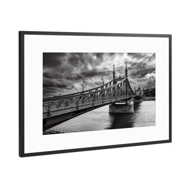Poster mit Rahmen Schwarz (Metallic) "Die Freiheitsbrücke in Budapest" artboxONE - Reise,Architektur,Städte / Budapest