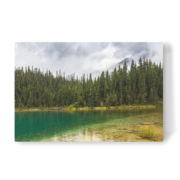 Leinwandbild "Kanadischer See bei Regen" artboxONE - Natur,Reise - See,Kanada,Regen,Farben,Natur,Landschaft,Fotografie,Landschaftsfotografie