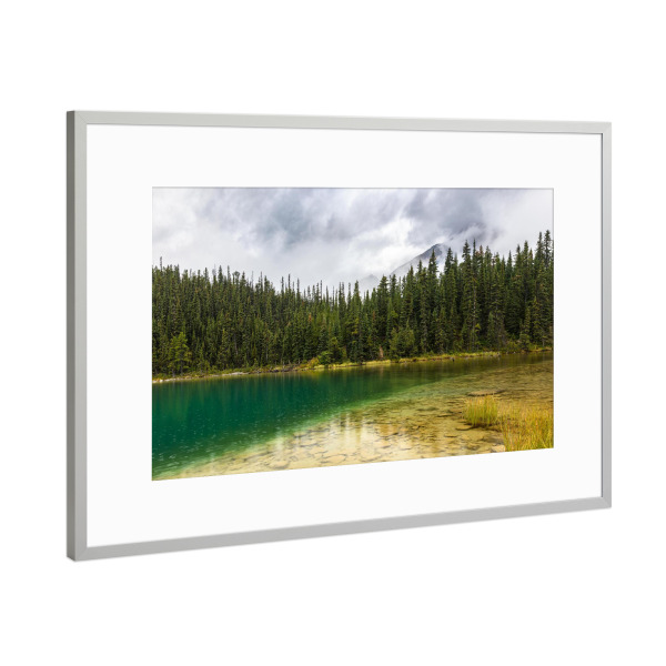 Poster mit Rahmen Silber "Kanadischer See bei Regen" artboxONE - Natur,Reise