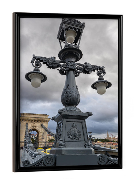 Poster mit schwarzem Rahmen "Laternen der Kettenbrücke" artboxONE - Architektur,Städte / Budapest