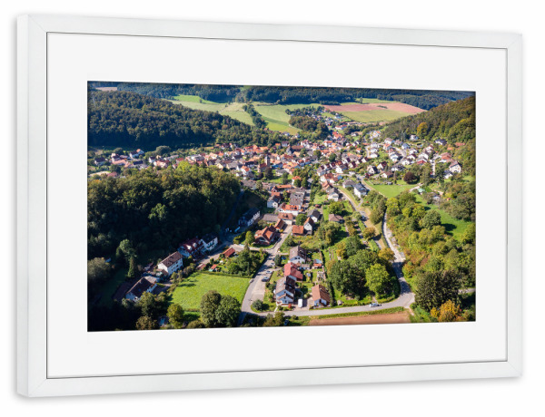 Poster mit Rahmen weiß "Das Dorf Datterode" artboxONE - Städte,Architektur - Datterode,Ringgau,Hessen,Nordhessen,Dorf