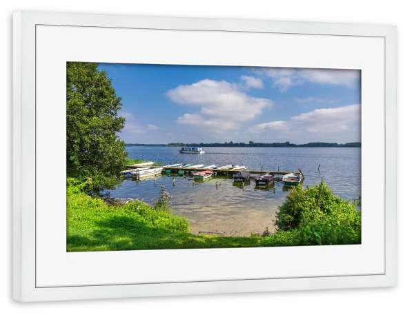 Poster mit Rahmen weiß "Schaalsee mit Booten" artboxONE - Natur,Reise