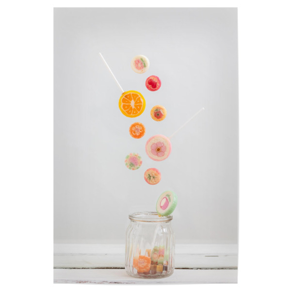 Poster "Fliegende Süßigkeiten" artboxONE - Essen & Trinken - Süßigkeiten,Essen,Lebensmittel,Zucker,Bunt,Farben,Pastell,Mahlzeiten,Küche