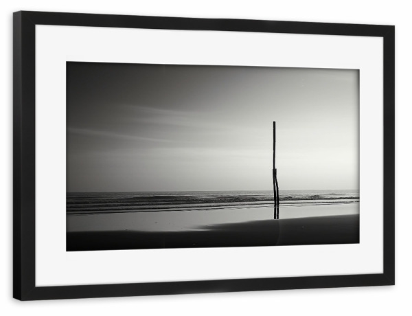 Poster mit Rahmen schwarz "Am Strand von Sankt-Peter-Ording" artboxONE - Natur,Schwarzweiß,Reise / Strand und Meer