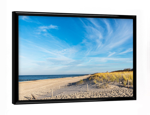 Poster mit schwarzem Rahmen "Wolken, Düne, Strand, Ostsee" artboxONE - Natur,Reise,Reise / Strand und Meer