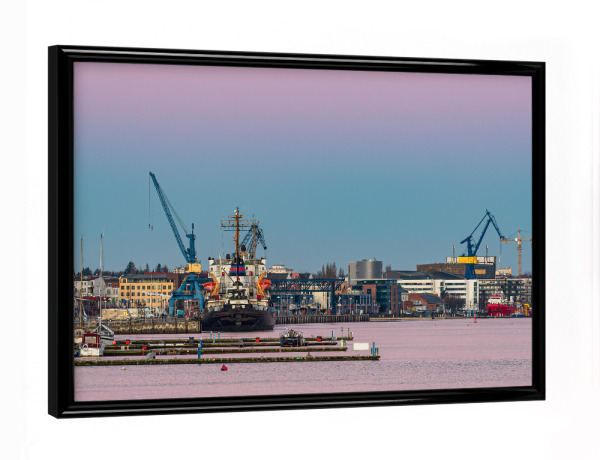 Poster mit schwarzem Rahmen "Hafen, Kräne, Eisbrecher" artboxONE - Natur,Reise,Architektur