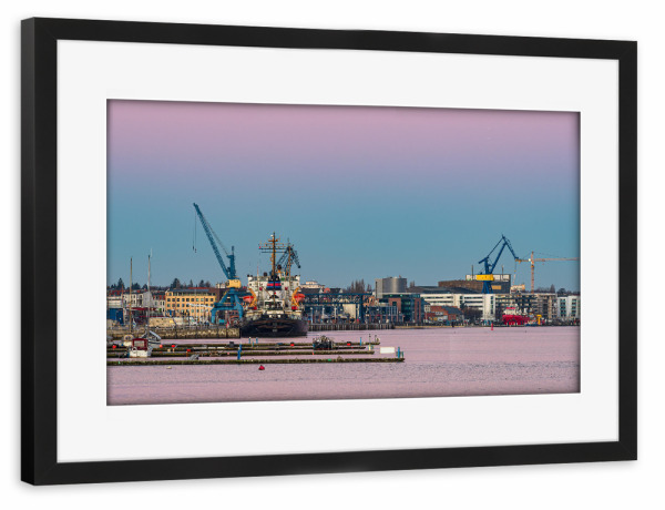 Poster mit Rahmen schwarz "Hafen, Kräne, Eisbrecher" artboxONE - Natur,Reise,Architektur