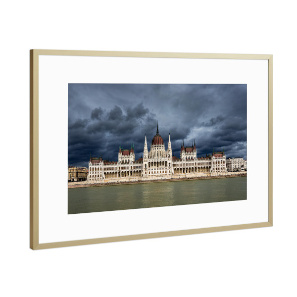 Poster mit Rahmen Gold "Das Parlament an der Donau" artboxONE - Reise,Architektur,Städte / Budapest - Budapest,Parlament,Ungarn,Donau,Buda,Pest