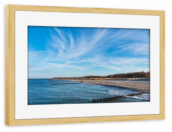 Poster mit Rahmen kiefer "Wolken, Strand, Buhnen, Wellen" artboxONE - Natur,Reise,Reise / Strand und Meer