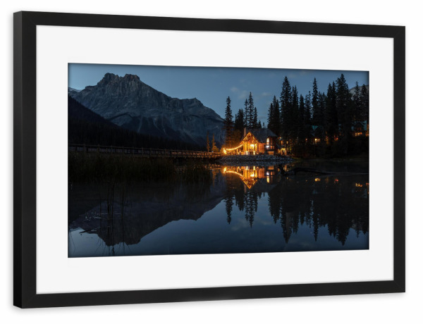 Poster mit Rahmen schwarz "Emerald Lake bei Nacht" artboxONE - Natur,Reise