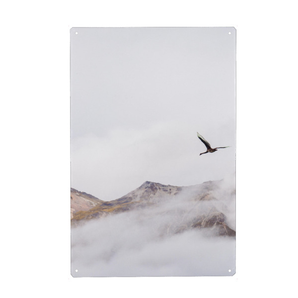 Holzbild "Kranich fliegt über den Bergen" artboxONE - Natur,Reise,Tiere - Kranich,Fliegen,Berge,Nebelig,Nebel,Natur,Reise,Vogel,Tier,Landschaft