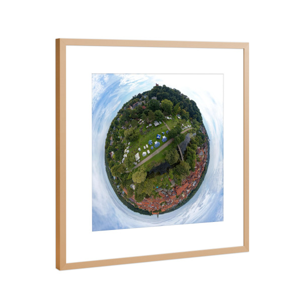 Poster mit Rahmen Kupfer "MSP 2023 - Kurpark Mölln H30m" artboxONE - Städte,Natur,Reise,Architektur,Städte / Weitere