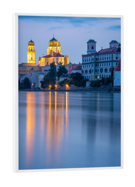 Poster mit weißem Rahmen "Passau am Abend" artboxONE - Städte,Reise - Passau,Bayern,Stadt,Donau,Inn,Dom,Deutschland,Sommer