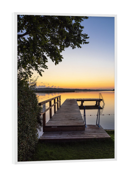 Poster mit weißem Rahmen "Schaalsee mit Badesteg" artboxONE - Natur,Reise,Architektur