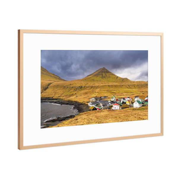 Poster mit Rahmen Kupfer "Gjógv auf der Insel Eysturoy" artboxONE - Natur,Reise,Architektur,Reise / Strand und Meer,Reise / Länder