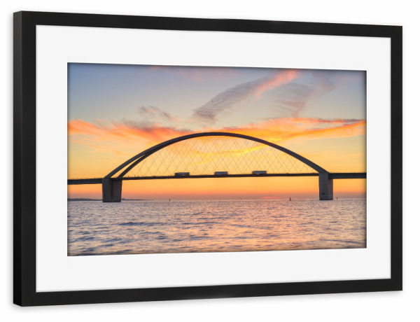 Poster mit Rahmen schwarz "Brücke über den Fehmarnsund" artboxONE - Reise,Architektur,Reise / Strand und Meer