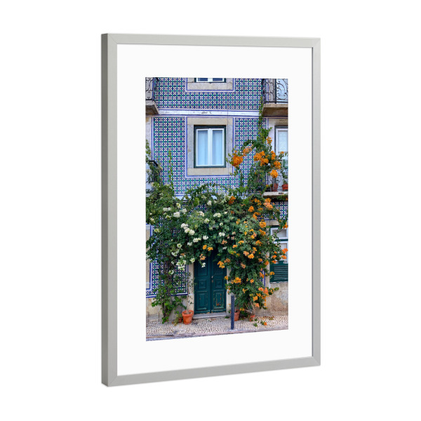 Poster mit Rahmen Silber "Portugiesische Tür" artboxONE - Städte,Natur,Reise,Architektur - Tür,Lissabon,Portugal,Blumen
