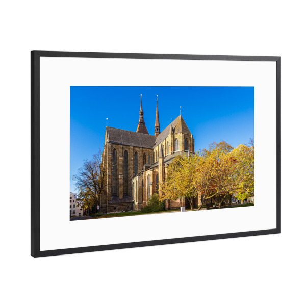 Poster mit Rahmen Schwarz (Metallic) "Marienkirche in Rostock im Herbst" artboxONE - Städte,Reise,Architektur
