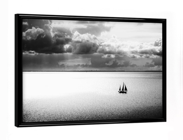 Poster mit schwarzem Rahmen "Segelschiff vor Rügen" artboxONE - Reise,Abstrakt,Schwarzweiß,Reise / Strand und Meer,Reise / Länder