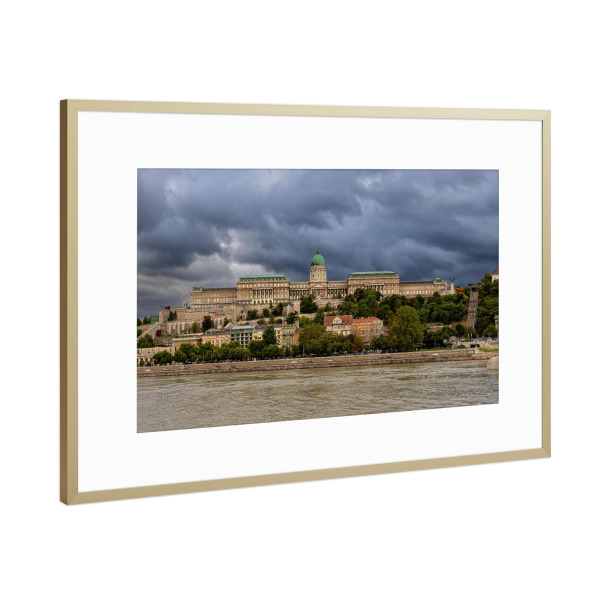 Poster mit Rahmen Gold "Der Burgpalast" artboxONE - Architektur,Städte / Budapest - Budapest,Ungarn,Burgpalast,Burgviertel,Donau,Buda,Pest