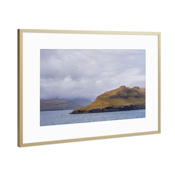 Poster mit Rahmen Gold "Wolken, Felsen, Atlantik" artboxONE - Natur,Reise,Reise / Strand und Meer,Reise / Länder