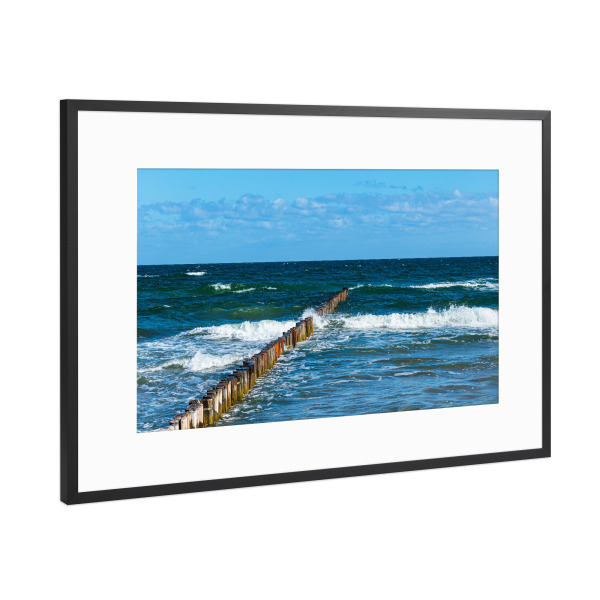 Poster mit Rahmen Schwarz (Metallic) "Buhnen und Wellen" artboxONE - Natur,Reise,Reise / Strand und Meer