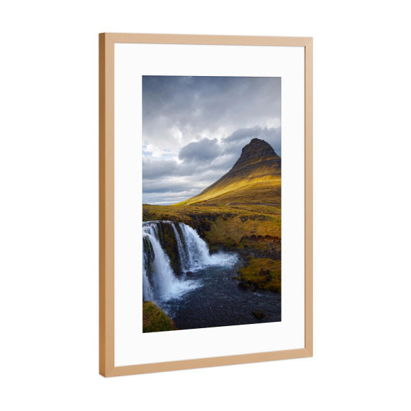 Poster mit Rahmen Kupfer "Ikonischer Berg in Island" artboxONE - Natur,Reise