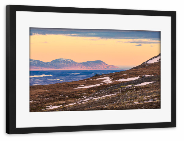 Poster mit Rahmen schwarz "Schneebedeckte Berge in Island" artboxONE - Natur,Reise,Reise / Länder