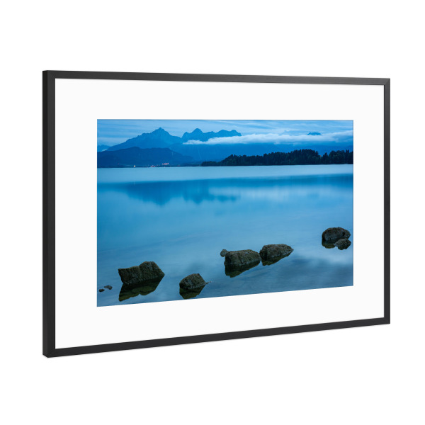 Poster mit Rahmen Schwarz (Metallic) "Abend am Forggensee" artboxONE - Natur,Reise