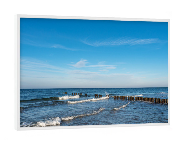 Poster mit weißem Rahmen "Buhnen, Wellen, Ostsee" artboxONE - Natur,Reise,Reise / Strand und Meer