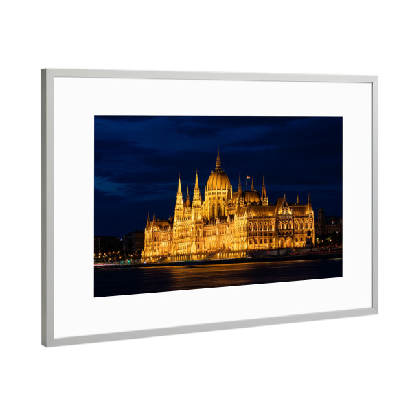 Poster mit Rahmen Silber "Nachts am Parlament" artboxONE - Reise,Architektur,Städte / Budapest - Budapest,Parlament,Donau,Ungarn,Buda,Pest