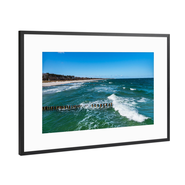 Poster mit Rahmen Schwarz (Metallic) "Buhnen, Wellen, Strand" artboxONE - Natur,Reise,Reise / Strand und Meer