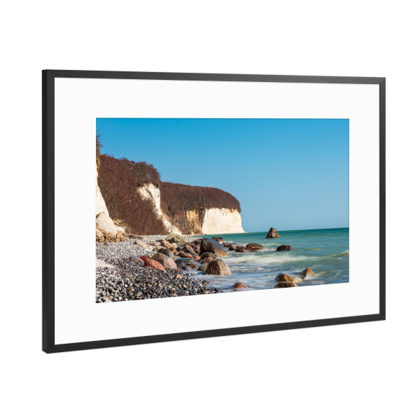 Poster mit Rahmen Schwarz (Metallic) "Kreidefelsen und Ostsee" artboxONE - Natur,Reise,Reise / Strand und Meer