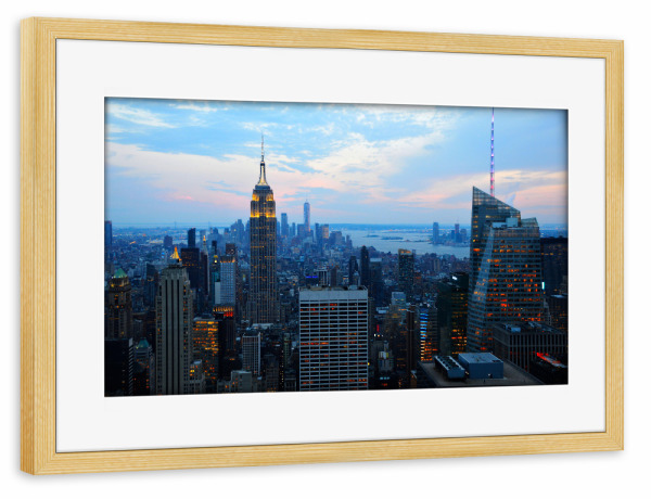 Poster mit Rahmen kiefer "Manhattans Südspitze bei Nacht" artboxONE - Städte / New York,Reise,Architektur,Reise / Länder