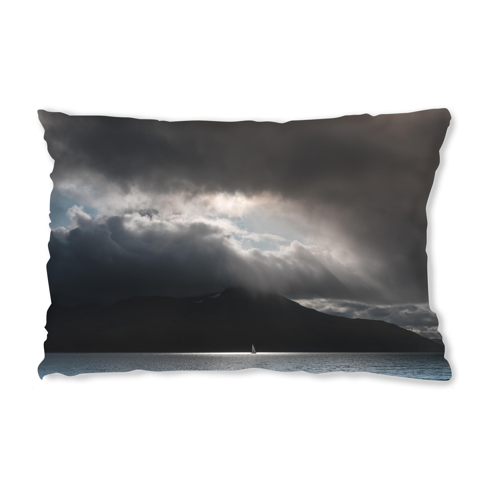 Design-Kissen "Segler in Norwegen" artboxONE - Natur,Reise - Segelboot,Segel,Boot,Wolken,Norwegische küste,Meer,Wetter,Norwegen,Skandinavien