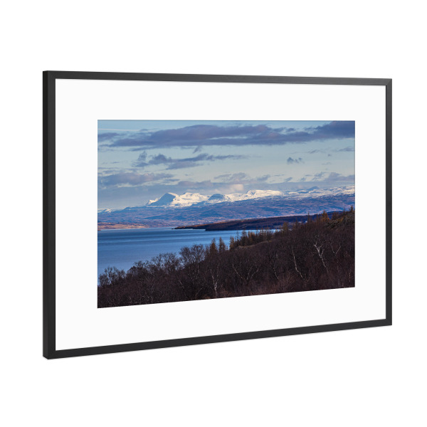 Poster mit Rahmen Schwarz (Metallic) "Blick über den See Lagarfljót" artboxONE - Natur,Reise,Reise / Länder