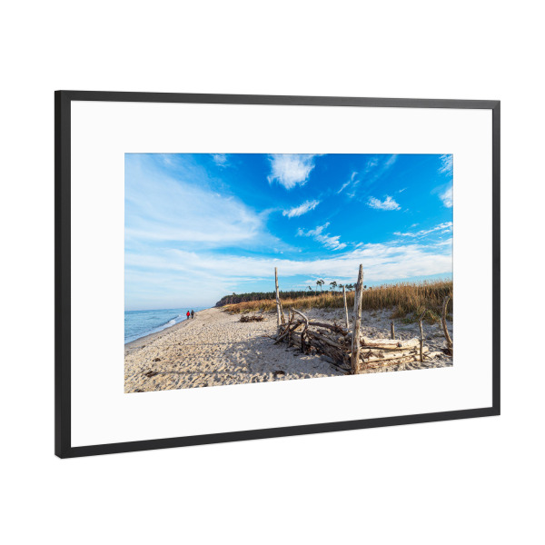 Poster mit Rahmen Schwarz (Metallic) "Strand, Treibgut, Ostsee" artboxONE - Natur,Reise,Reise / Strand und Meer