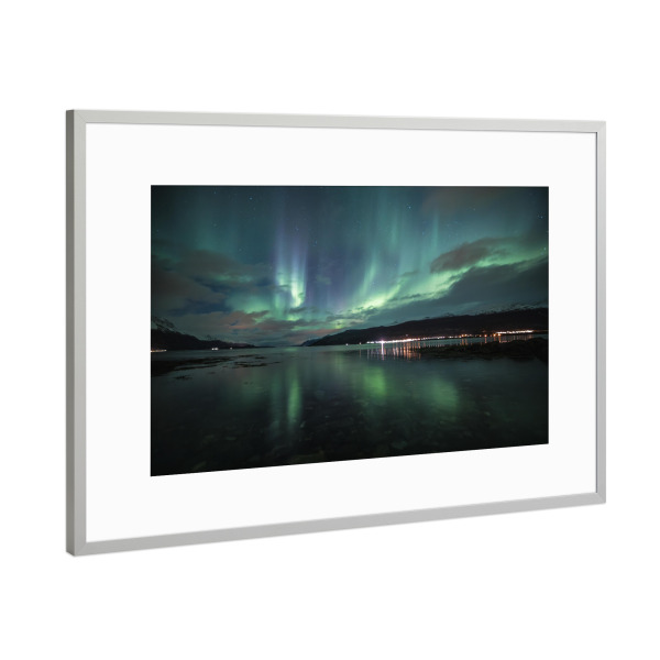 Poster mit Rahmen Silber "Nordlicht am Fjord" artboxONE - Natur,Reise,Galaxy
