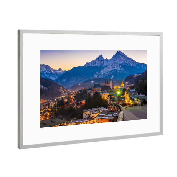 Poster mit Rahmen Silber "Abend in Berchtesgaden" artboxONE - Städte,Natur,Reise - Berchtesgaden,Watzmann,Alpen,Berge,Winter,Bayern,Deutschland