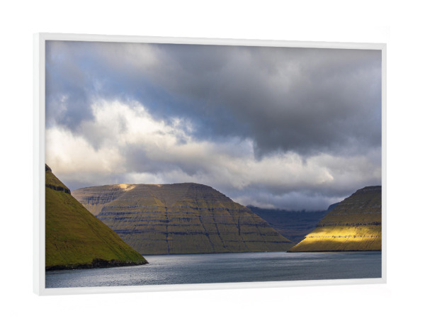 Poster mit weißem Rahmen "Felsen der Färöer Inseln" artboxONE - Natur,Reise,Reise / Strand und Meer,Reise / Länder