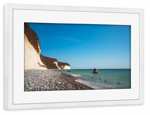Poster mit Rahmen weiß "Kreidefelsen und Buhne" artboxONE - Natur,Reise,Reise / Strand und Meer