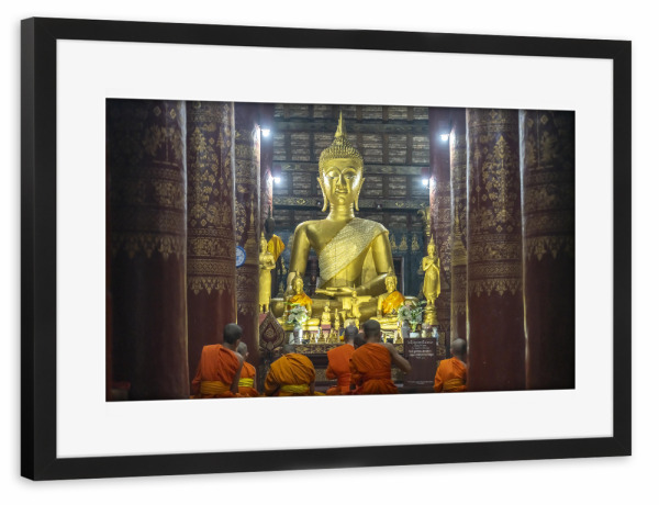 Poster mit Rahmen schwarz "Buddhistische Mönche beim Gebet" artboxONE - Reise / Asien